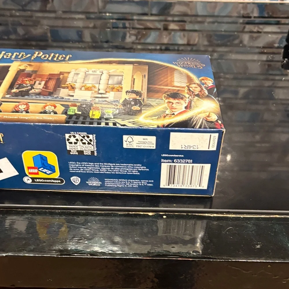 LEGO Harry Potter Potion Classroom Set - Tan & Blue - Picture 3 of 7